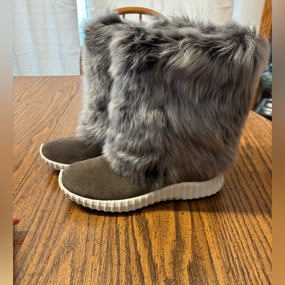 NWOT Women’s Johnston & Murphy real lamb fur boots size 8 - Picture 3 of 8
